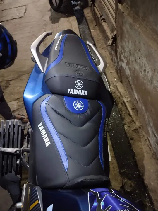 Yamaha%20Fzsv2%20golden%20modified%20seat%20cover%20-%20Image%207