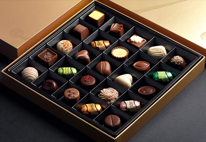 Custom%20Luxury%20Gift%20Paper%20Chocolate%20Packing%20Box%20manufacturer,Magnetic%20Chocolate%20gift%20packaging%20boxes%20with%20insert%20---PX2001%20-%20Image%204