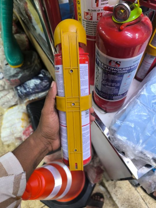 Fire%20Stop%20Spray%20-%20500ml/1000ml%20Portable%20Fire%20Extinguisher%20for%20Home,%20Car%20&%20Office%20-%20Image%204