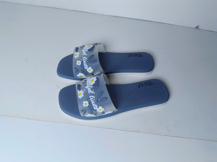 Ladies%20and%20Girls%20Daily%20Usable%20Fashionable%20Flat%20Shoes-%20Slim%20and%20Gorgeous%20Design%20Chain%20Style%20Womens%20Sandals%20-%20Girls%20Slips%20On%20Chain%20Sandals%20-%20Image%202