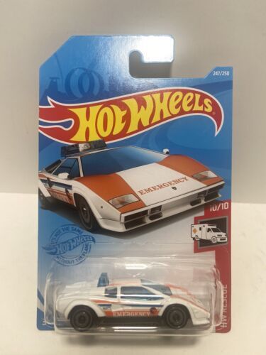 Hot%20Wheels%20(Mainline)%20Lamborghini%20Countach%20Police%20Car%20White%20-%20Regular%20Treasure%20Hunt,%20Scale%20-%201:64%20-%20Image%202