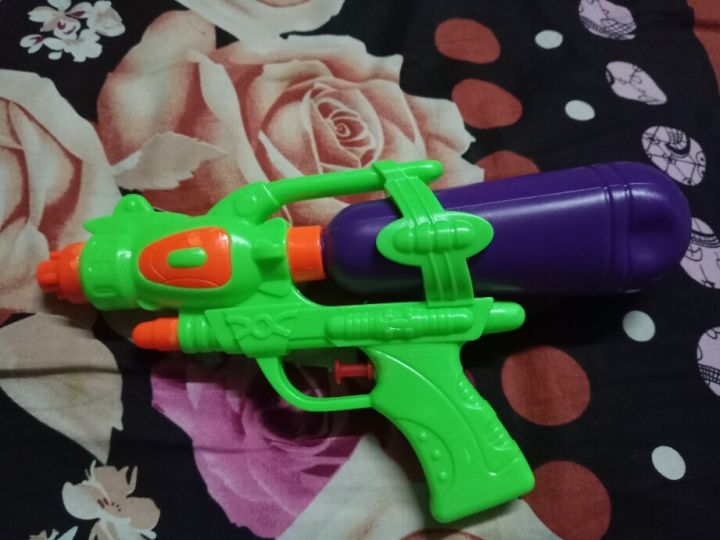 Water%20Gun%20Spray%20Gun%20for%20Kids%20-%20Image%203