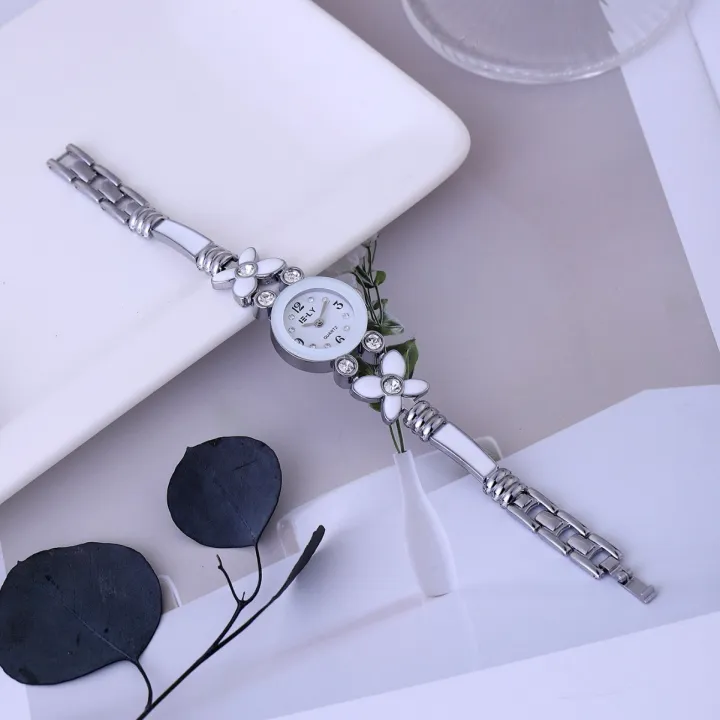 Stylish%20&%20Fashionable%20%20Elegant%20Rhombus%20Mirror%20Original%20Quartz%20Ladies%20Watch%20-%20Image%204