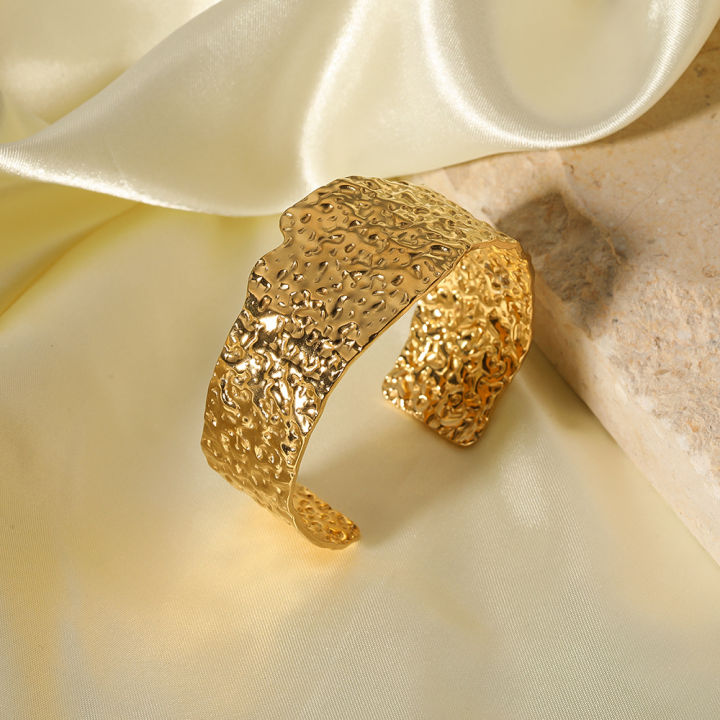 Yingtong%2018K%20Gold%20Chunky%20Hammered%20Texture%20Stainless%20Steel%20Bangles%20Bracelet%20For%20Women%20Jewelry%20Gift%202024%20-%20Image%208