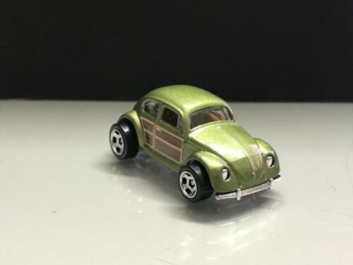 Hot%20Wheels%20Volkswagen%20Beetle%20Color%20Green,%20Scale%20-%201:64%20-%20Image%204