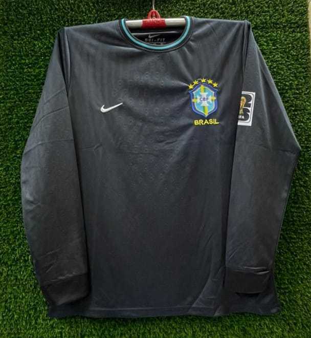 This is a Brazil national football team full-sleeve goalie jersey