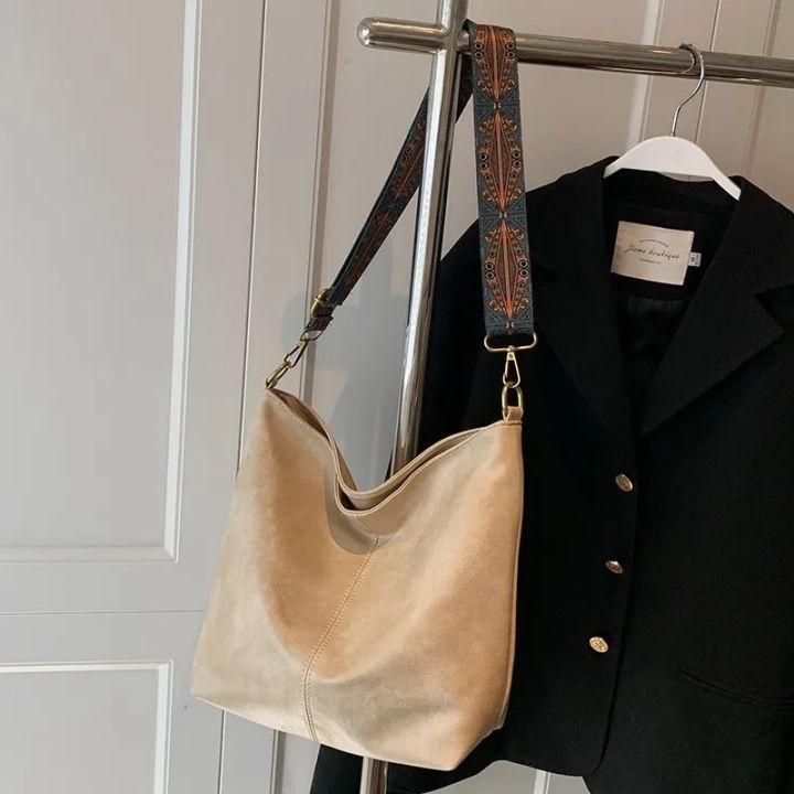 Large%20Capacity%20Bag%20Women's%20New%20Fashion%20Shoulder%20Bag%20Retro%20Versatile%20Broadband%20Crossbody%20Tote%20Bag%20Geometric%20Strap%20Hobo%20Bag%20-%20Image%206