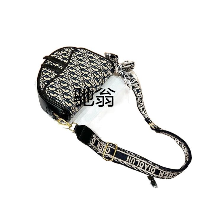 WW5%20Light%20Luxury%20Premium%20Leather%20Women's%20Bag%202024%20New%20Spring%20Summer%20Fashion%20Embroidery%20Reading%20Saddle%20Bag%20One%20Shoulder%20Oblique%20-%20Image%205