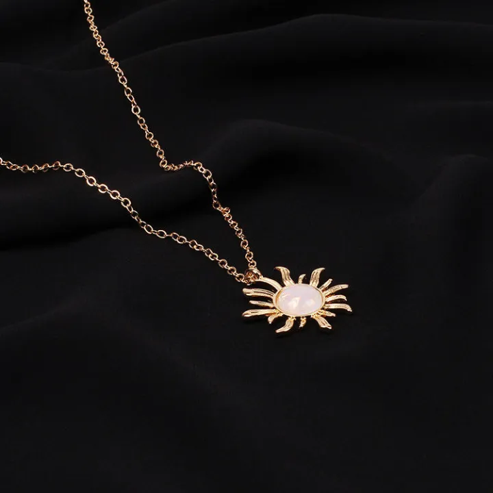 Trendy%20Crystal%20Beautiful%20Simple%20Sunflower%20Pendant%20Chain%20Choker%20Necklace%20for%20Girls%20-%20Necklace%20for%20Women/%20Necklace%20for%20Girls%20Simple%20Fashion%20-%20Image%204