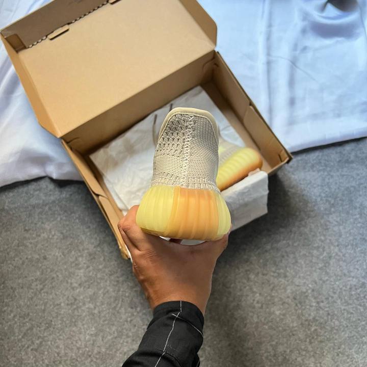 Yeezys%20Air%20350%20boost%20V2%20Outdoor%20sneaker%20shoes%20-%20Image%205