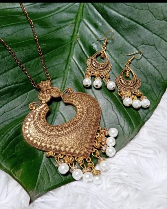 Antiq%20Set...%20-%20Image%202