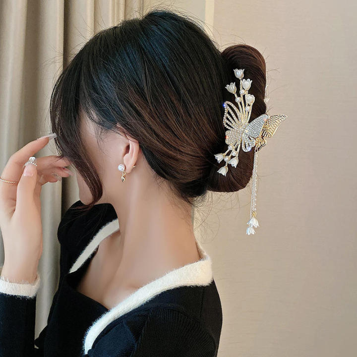 Large%20Butterfly%20Hair%20Claw%20Clips%20Gold%20Flower%20Lily%20of%20The%20Valley%20Violet%20Hair%20Claw%20Clips%20with%20Tassel%20Metal%20Pearl%20Nonslip%20Clamps%20Hair%20Styling%20Accessories%20for%20Thick%20Long%20Hair%20Women%20-%20Image%204