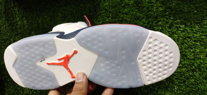 Jordan%20Nikee%20Men's%20Air%206%20Retro%20Hi%20Top%20Basketball%20Synthetic/Fabric%20Sneakers%20-%20Image%205
