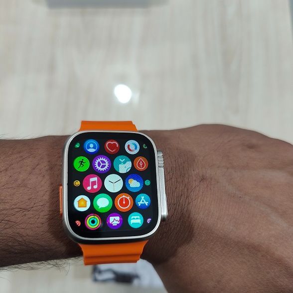 C800 Ultra Smartwatch Wireless Charging