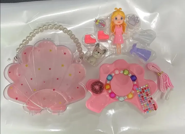 new%20collection%20Plastic%20Doll%20Toy%20with%20DIY%20Princess%20Styling,%20Featuring%20Dress,%20Ring,%20Bracelet,%20Necklace%20Accessories,%20and%20A%20Pet%20Dog.%20Creative%20Doll%20Styling%20and%20Dressing%20set,%20Portable%20shell-shaped%20bag.%20For%20ages%203+%20-%20Image%202