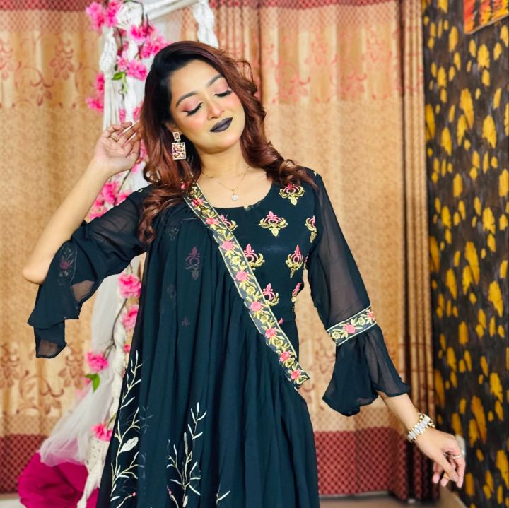 Purple%20Gorgeous%20party%20Wear%20Gown%20for%20Women%20-%20Image%202