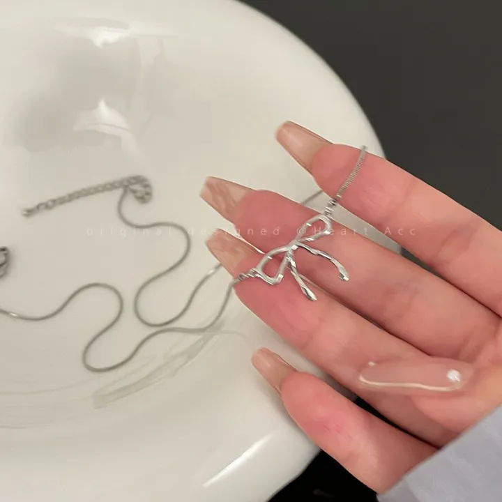 Trendy%20Bowknot%20Necklace%20for%20Women,%20Adjustable%20Length,%20Minimalist%20Design%20-%20Image%205