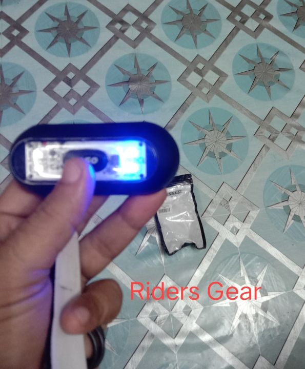 Helmet%20Light%20With%20USB%20Charging%20System%20And%20Velcro%20Strip.%20Safety%20Signal%20Light%20For%20More%20Visibility%20Motorcycle%20Helmet%20Tail%20Light%20-%20Image%205