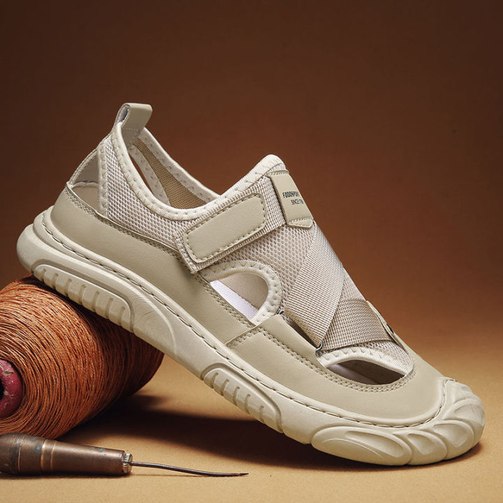 Closed%20Toe%20Sandals%20Men's%20Summer%20New%20Hollow%20Breathable%20Deodorant%20Beach%20Hole%20Shoes%20Men's%20Outdoor%20Driving%20Antiskid%20Shoe%20-%20Image%209