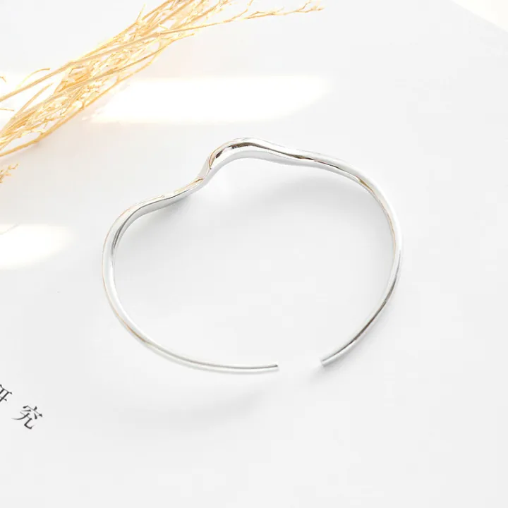 S925%20silver-plated%20bracelet%20for%20women,%20simple%20Moebius%20twisted%20bracelet,%20glossy%20wave%20bracelet,%20open%20bracelet,%20hand%20jewelry%20-%20Image%205
