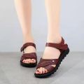 Summer women's beach shoes, mom sandals, waterproof soft soles, hole shoes, comfortable casual granny shoes for middle-aged and elderly people. 
