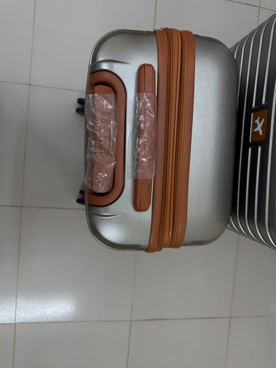 The%20Voyager%20Hardshell%20Spinner%20Luggage-%20Gray%20&%20Terracotta%20-%20Image%205