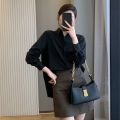 Black Shirt Women's Long-Sleeved Spring and Autumn French Design Feeling Light Mature Wind Exquisite Stacked Loose Temperament Professional Shirt. 