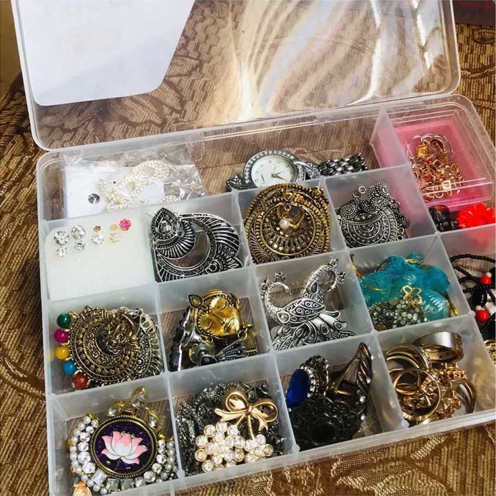 Jewelry%20Storage%20and%20Display%20Case%20High-Impact%20Plastic%2015-Compartment%20Stackable%20%20%E2%80%93%20Essential%20Jewellery%20Organizer%20Box%20for%20Women%20-%20Image%205