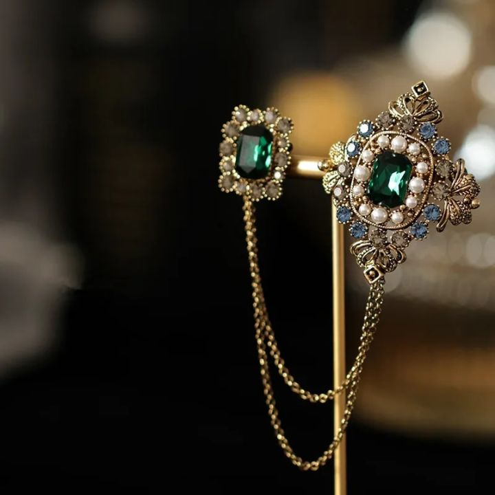 Baroque%20British%20Style%20Rhinestone%20Brooch%20Pins%20Emerald%20Tassel%20Chain%20Pearl%20Brooch%20Collar%20Shirt%20Pin%20Accessories%20for%20Women%20-%20Image%204