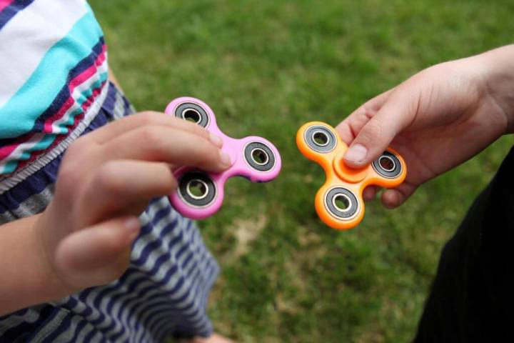 Fidgets%20Hand%20Spinner%20Finger%20Bearing%20Toys%20for%20Kids.%20-%20Image%207
