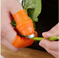 Silicone Thumb cutter + 5 Pieces Finger Protector Cutting Gears Vegetable Picking Nipping Plant Leaf Scissors Garden Gloves. 