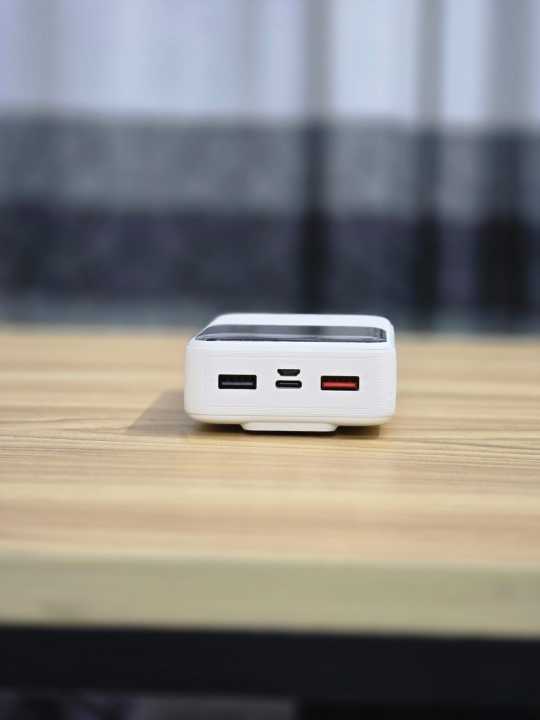 Good%20Cool%20Portable%20Fast%20Charging%2020,000mAh%20Minimalistic%20Power%20Bank%20with%20Cable%20-%20%20LED%20Power%20Display.%20-%20Image%205