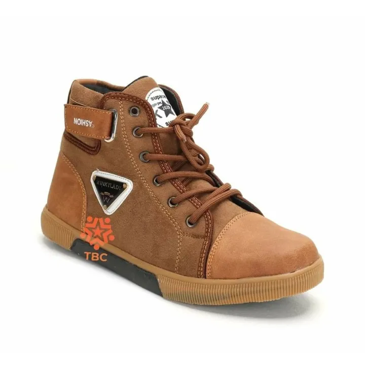 High%20Neck%20Sneakers%20for%20Men:%20Lace-Up%20Fleece%20and%20Hard%20Sole%20-%20Ultimate%20Comfort%20and%20Style%20-%20Image%203