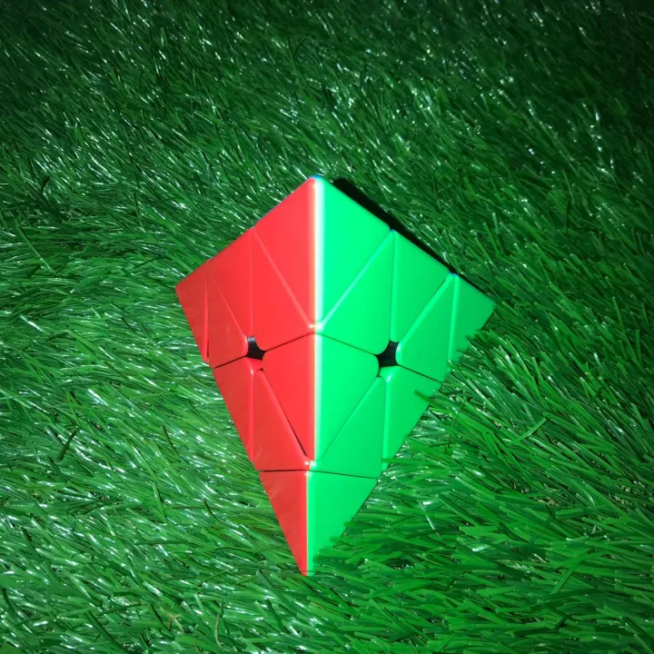 Rubik%E2%80%99s%20Very%20Flexible%20-%20Pyramid%20Cube%20-%20Image%206