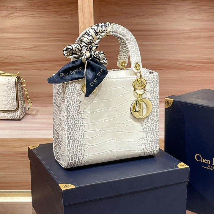 Hong%20Kong%20Bag%20Atmospheric%20Mom%20Bag%202024%20New%20Mother's%20Day%20Gift%20Hand%20Bag%20Premium%20Sense%20One%20Shoulder%20Tote%20Bag%20-%20Image%206