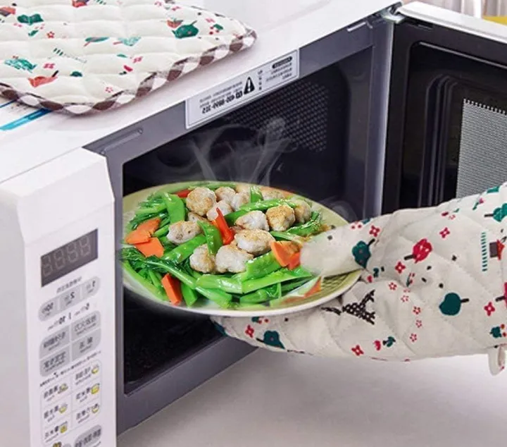 Baking%20Essential%20Cotton%20Padded%20Heat%20Proof%20Microwave%20Baking%20Oven%20Mitt%20Gloves%20Kitchen%20for%20Cooking,%20Non%20Slip,%20Set%20of%202%20(30cm%20Long)%20Baking%20Items,%20Random%20Patterns%20-%20Image%205