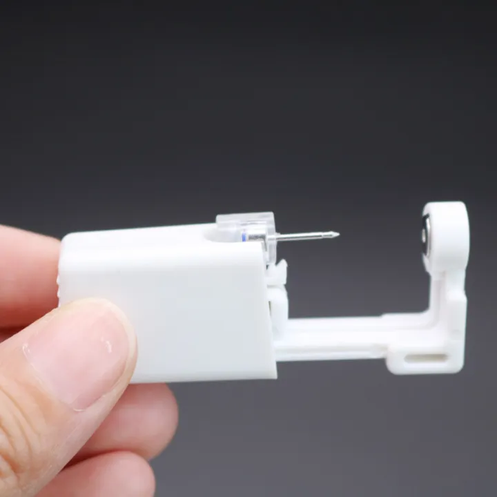 Disposable%20Sterile%20Ear%20Piercing,%20Piercing%20Ears,%20Nostrils,%20Safe%20And%20Sterile%20-%20Image%202