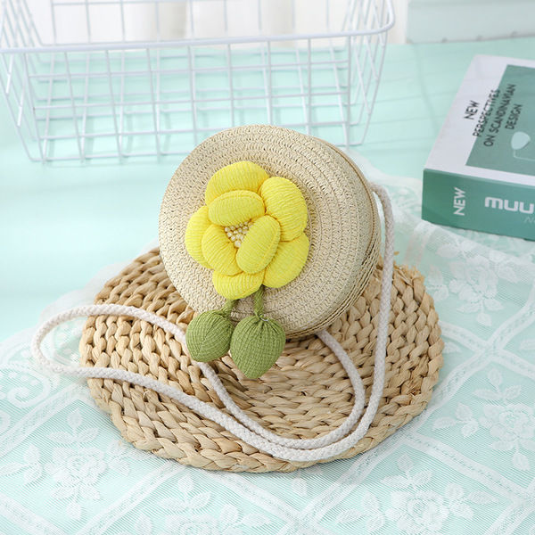 Thai%20Imported%20Handwoven%20Straw%20Crossbody%20Bag%20-%20Daisy%20Flower%20Design%20-%20Image%203