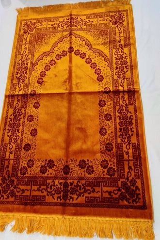 Imported%20from%20UAE%20Jaynamaz%20Prayer%20Mat%20kombol%20zaynamaj-Soft%20velvet%20-%20Image%202