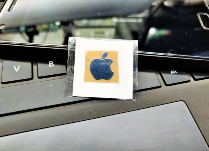 Innovative%20Appliance%20-%20Apple's%20metal%20look%20for%20iPhone%20mobile%20phone%20is%20a%20silver%20-colored%20logo%20sticker.%20-%20Image%205