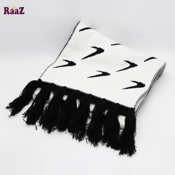 Black%20And%20White%20Woolen%20Scarf,%20Soft%20Muffler%20Stylish%20Fashion%20Scarf%20For%20Men%20And%20Women%20-%20Image%204