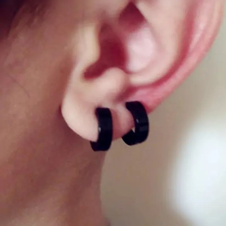 1%20Pair%20Earrings%20for%20Men%20and%20Women%20-%20Image%202