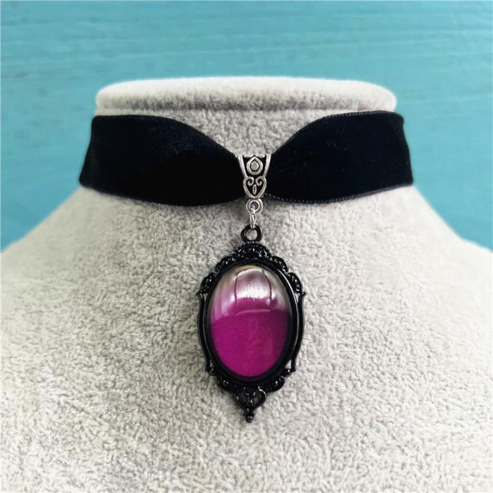 Gothic%20Vampire%20Pendant%20Choker%20Necklace%20Red%20Crystal%20Velvet%20Chain%20for%20Women%20and%20Girls%20-%20Image%203