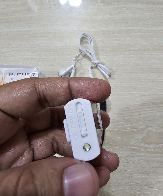 AR03%20Mini%20MP3%20Player%20With%20Display%20-%20Image%205