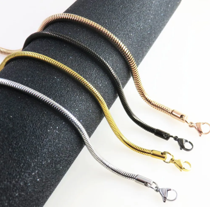 Stylish%20Men%20Stainless%20Steel%20Flat%20Snake%20Neck%20Chain%20-%20Image%207