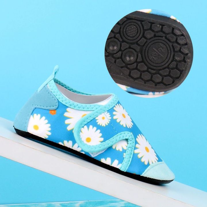 Children's%20Beach%20Shoes%20Non-Slip%20Soft%20Bottom%20Diving%20Snorkeling%20Swimming%20Shoes%20Baby%20and%20Infant%20Water%20Park%20Shoes%20Catch%20the%20Sea%20Wading%20Shoes%20-%20Image%208
