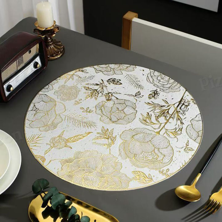 Golden%20Flower%20Placemat%20%7C%20Round%20PVC%20Dining%20Mat%20%7C%20Heat-Resistant%20Table%20Pad%20%7C%20Non-Slip%20Table%20Protector%20%7C%20Washable%20Decorative%20Placemat%20%7C%20Elegant%20Wedding%20Tableware%20%7C%20Festival%20Dining%20Table%20Mat%20%7C%20Luxury%20Gold%20Table%20Decor%20%7C%20%20Model%20PM%201001%20by%20Pizeon%20Luxury%20Linens%20-%20Image%205
