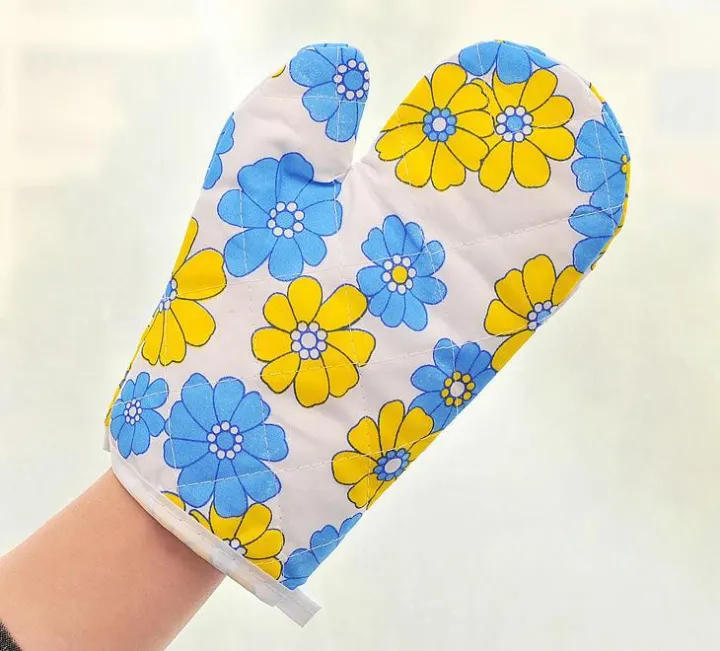 Solimo%20100%25%20Cotton%20Padded%20Oven%20Gloves%20Paisley-%20Multicolour%20-%20Image%204