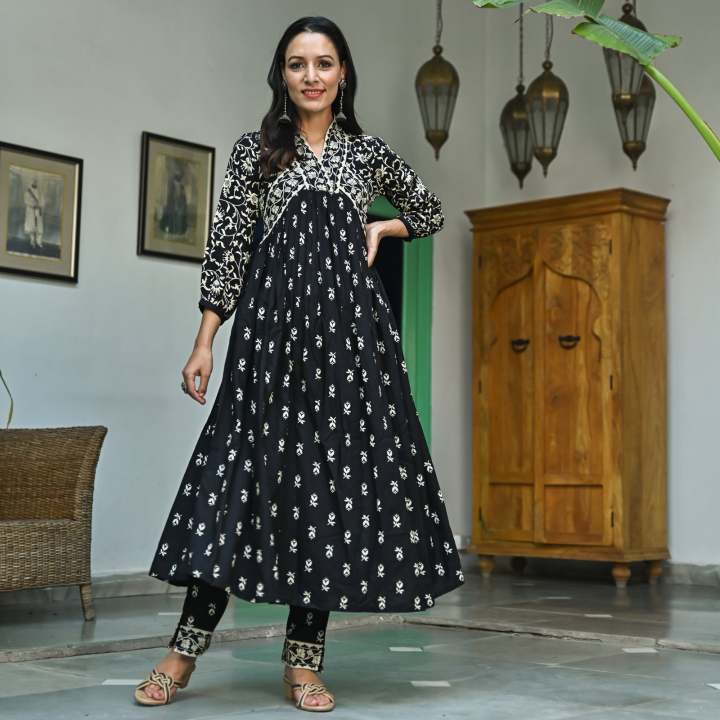 Black%20Floral%20Jaal%20V%20Neck%20Kurta%20Pant%20Set%20kp206%20-%20Image%206