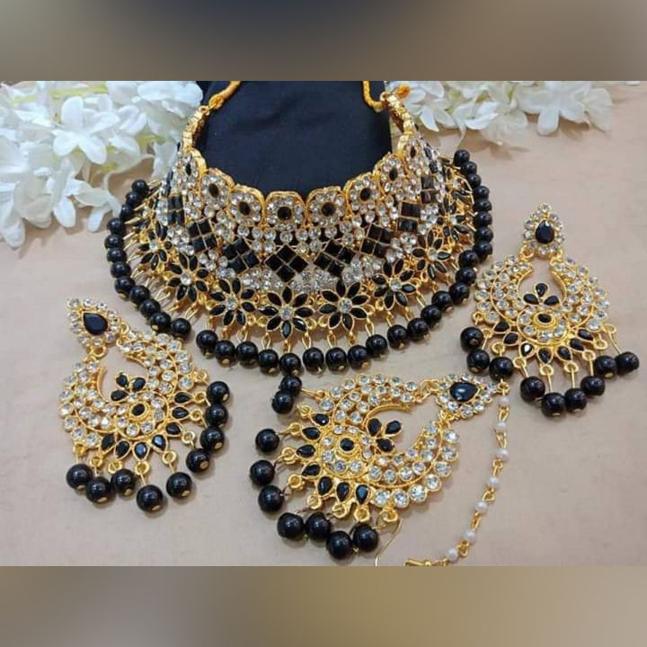 Indian%20Gold-Plated%20Wedding%20Necklace%20Set%20Thai%20Stone%20Choker%20with%20Earrings%20and%20Tikli%20-%20Image%202